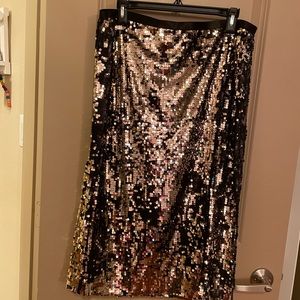 Gold sequin Nine West pencil skirt. Size l